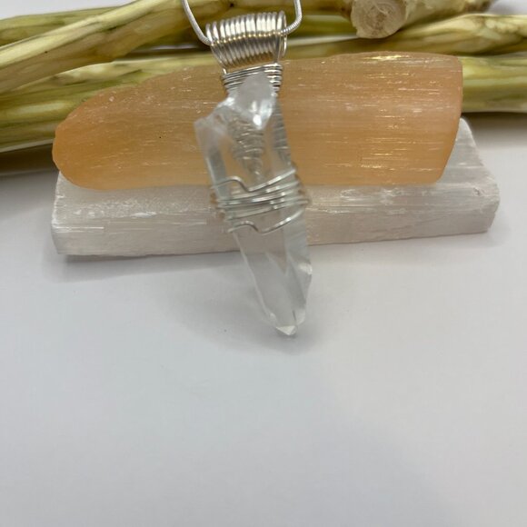 Natural Medium Optical Lemurian Quartz Pendant (Reiki Infused) - Picture 1 of 3